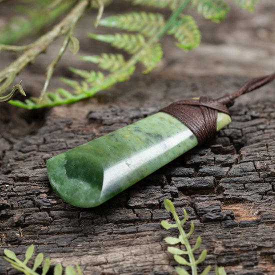 NZ Greenstone Small Toki Pendant Flower Jade Pounamu