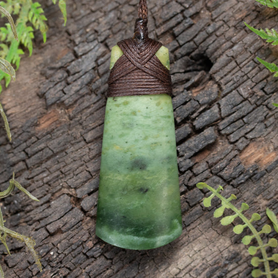 NZ Greenstone Small Toki Pendant Flower Jade Pounamu