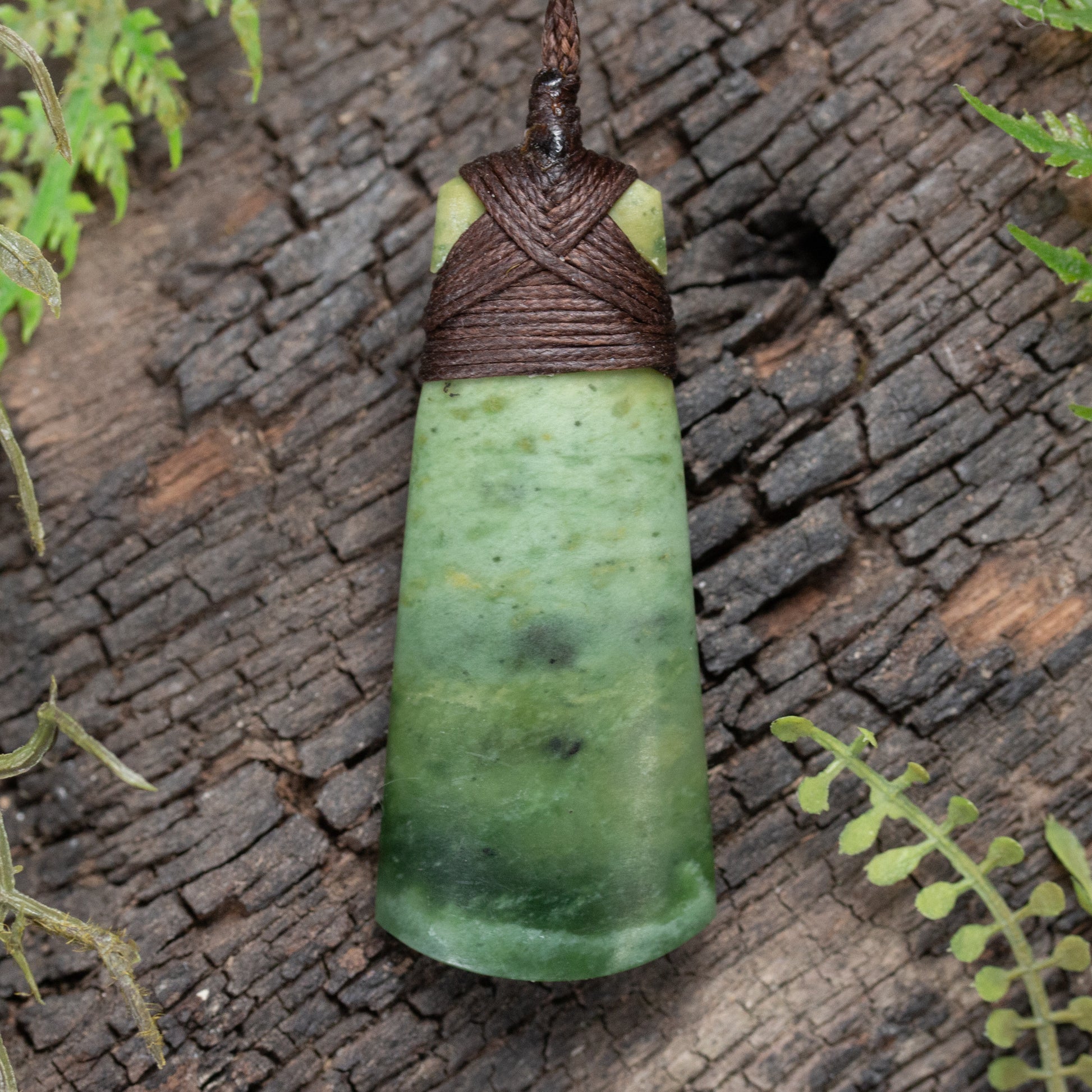 NZ Greenstone Small Toki Pendant Flower Jade Pounamu