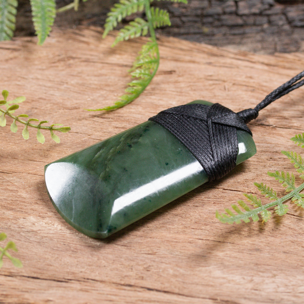 NZ Greenstone Medium Toki Pendant Hapopo Pounamu