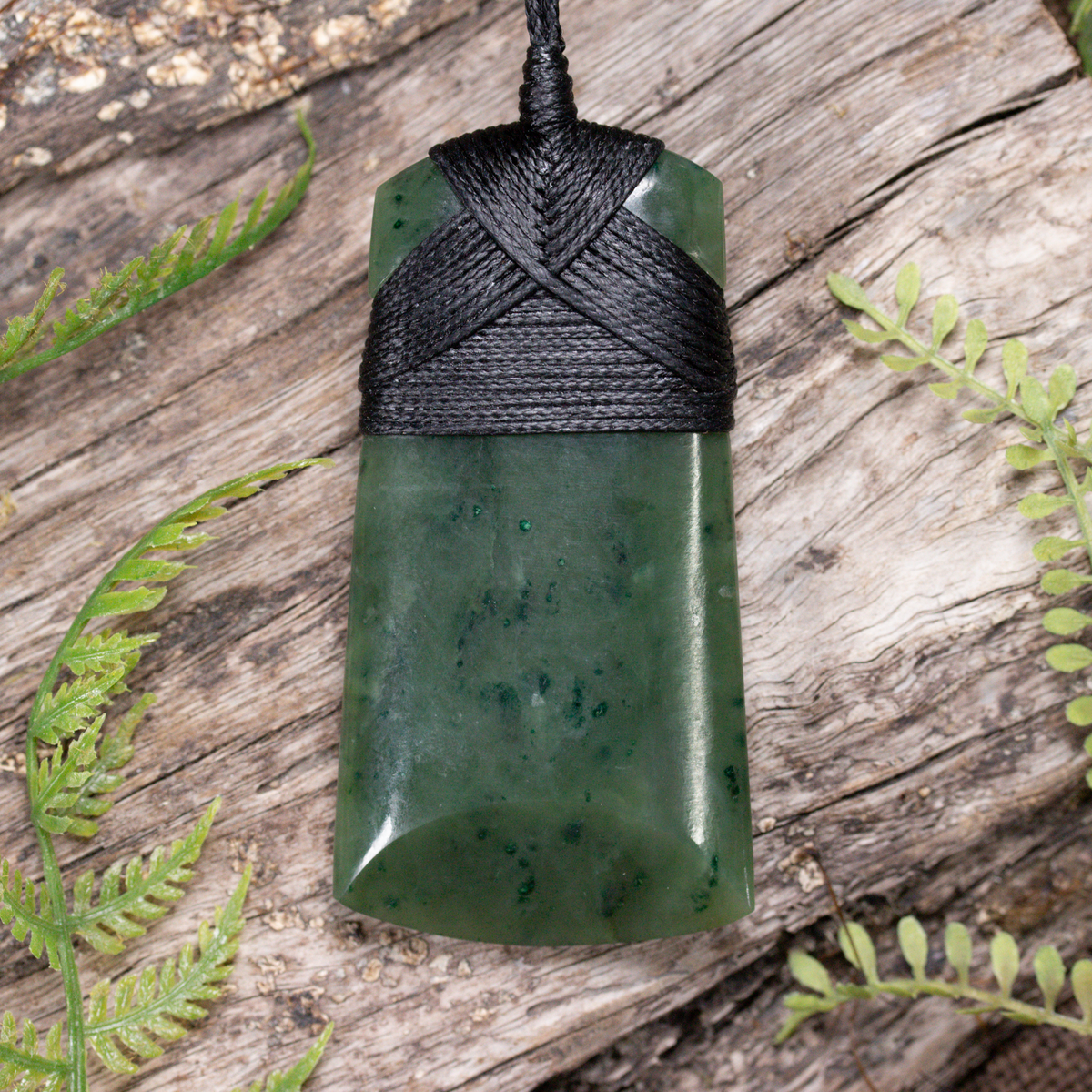 NZ Greenstone Medium Toki Pendant Rimu Pounamu