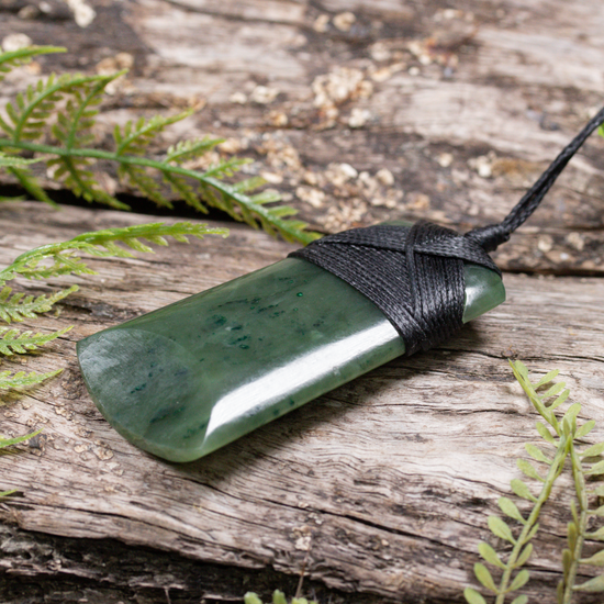 NZ Greenstone Medium Toki Pendant Rimu Pounamu