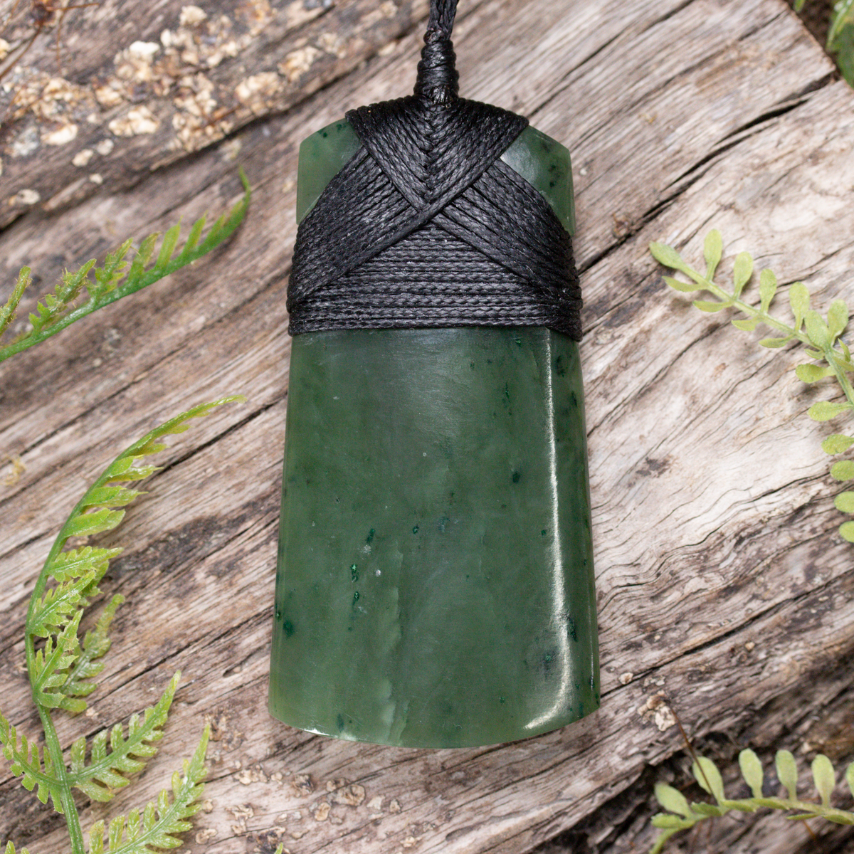 NZ Greenstone Medium Toki Pendant Rimu Pounamu