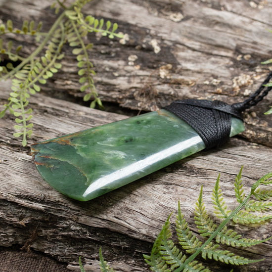 NZ Greenstone XLarge Toki Pendant Flower Jade Pounamu
