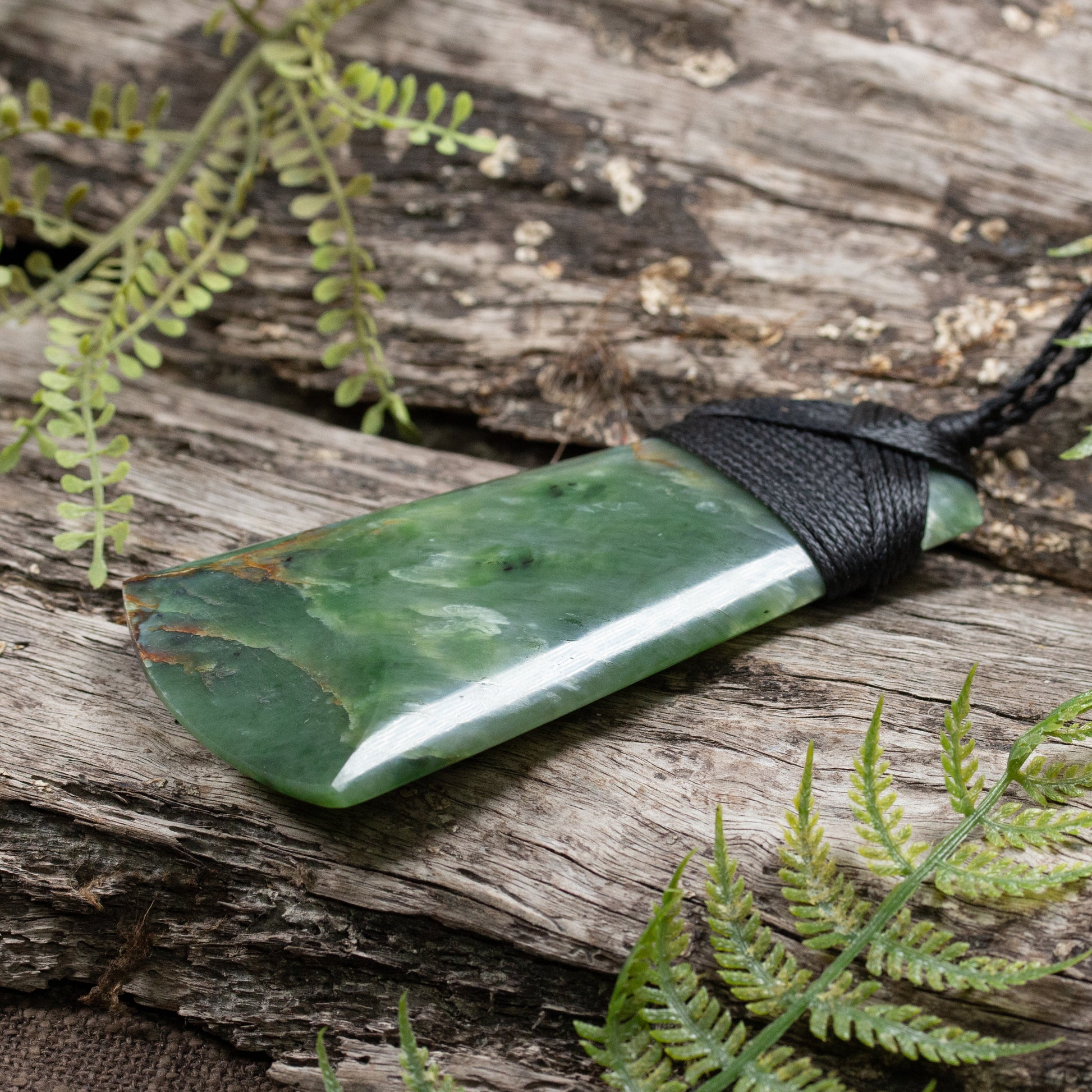NZ Greenstone XLarge Toki Pendant Flower Jade Pounamu