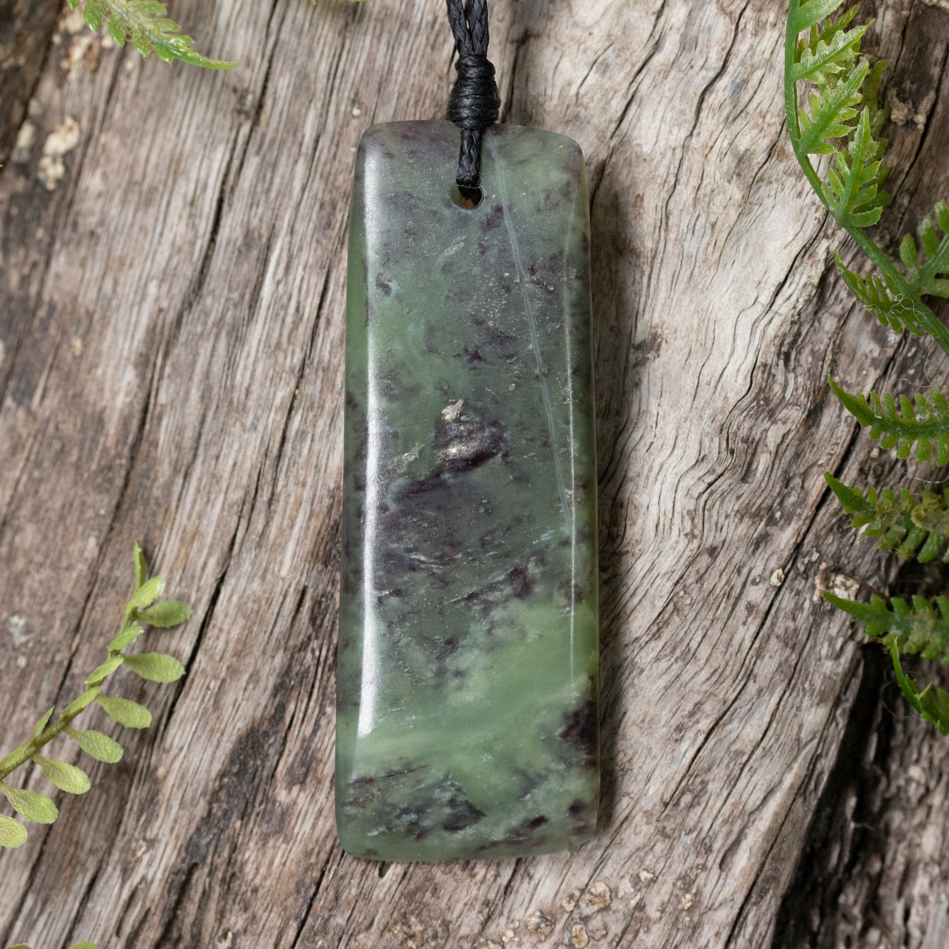 NZ Greenstone Medium Toki Pendant Rimu Pounamu