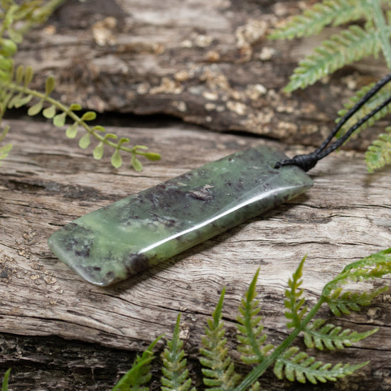 NZ Greenstone Medium Toki Pendant Rimu Pounamu