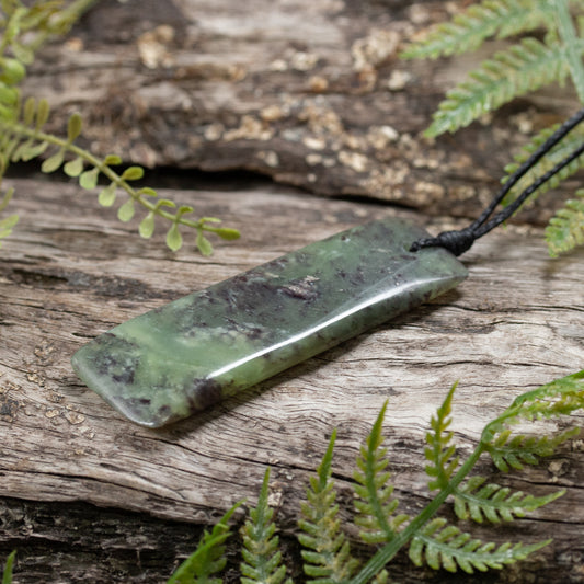 NZ Greenstone Medium Toki Pendant Rimu Pounamu