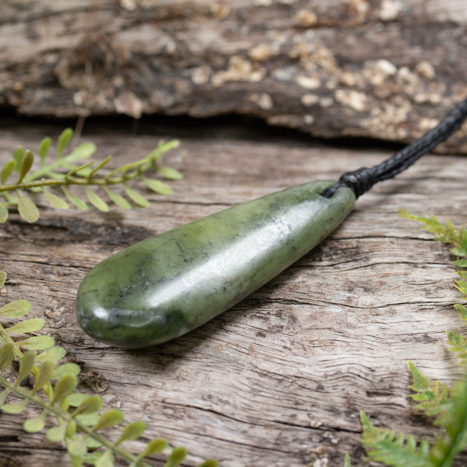 NZ Serpentine Medium Roimata Pendant
