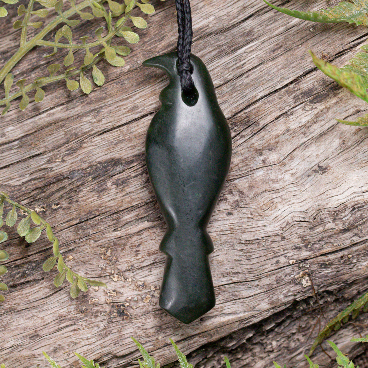 NZ Greenstone Medium Tūī Pendant Kawakawa Pounamu