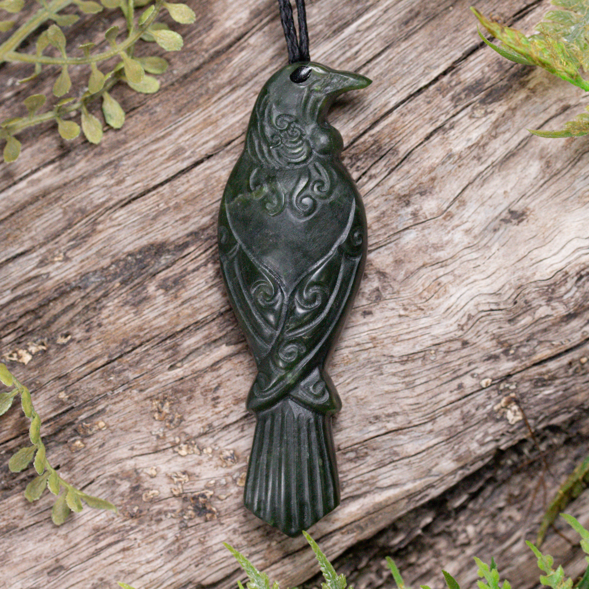 NZ Greenstone Medium Tūī Pendant Kawakawa Pounamu