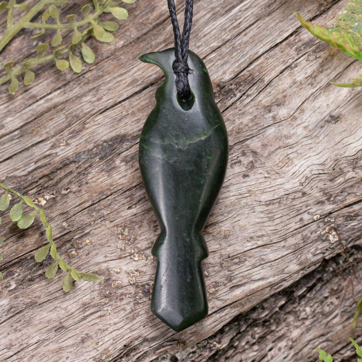 NZ Greenstone Medium Tūī Pendant Kawakawa Pounamu