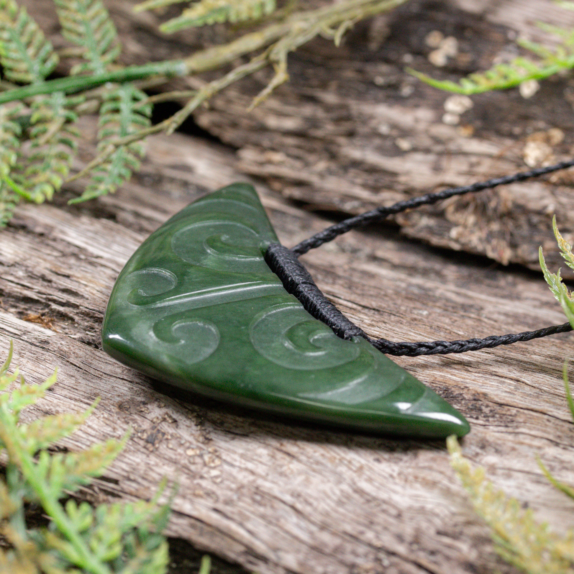 NZ Greenstone Large Kōuma Breastplate Pendant Kawakawa Pounamu