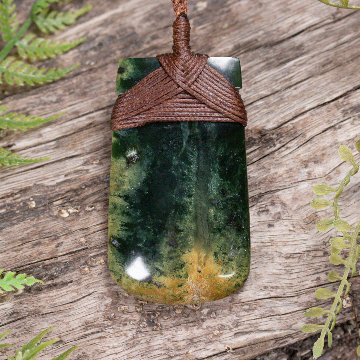 NZ Greenstone Medium Toki Pendant Flower Jade Pounamu