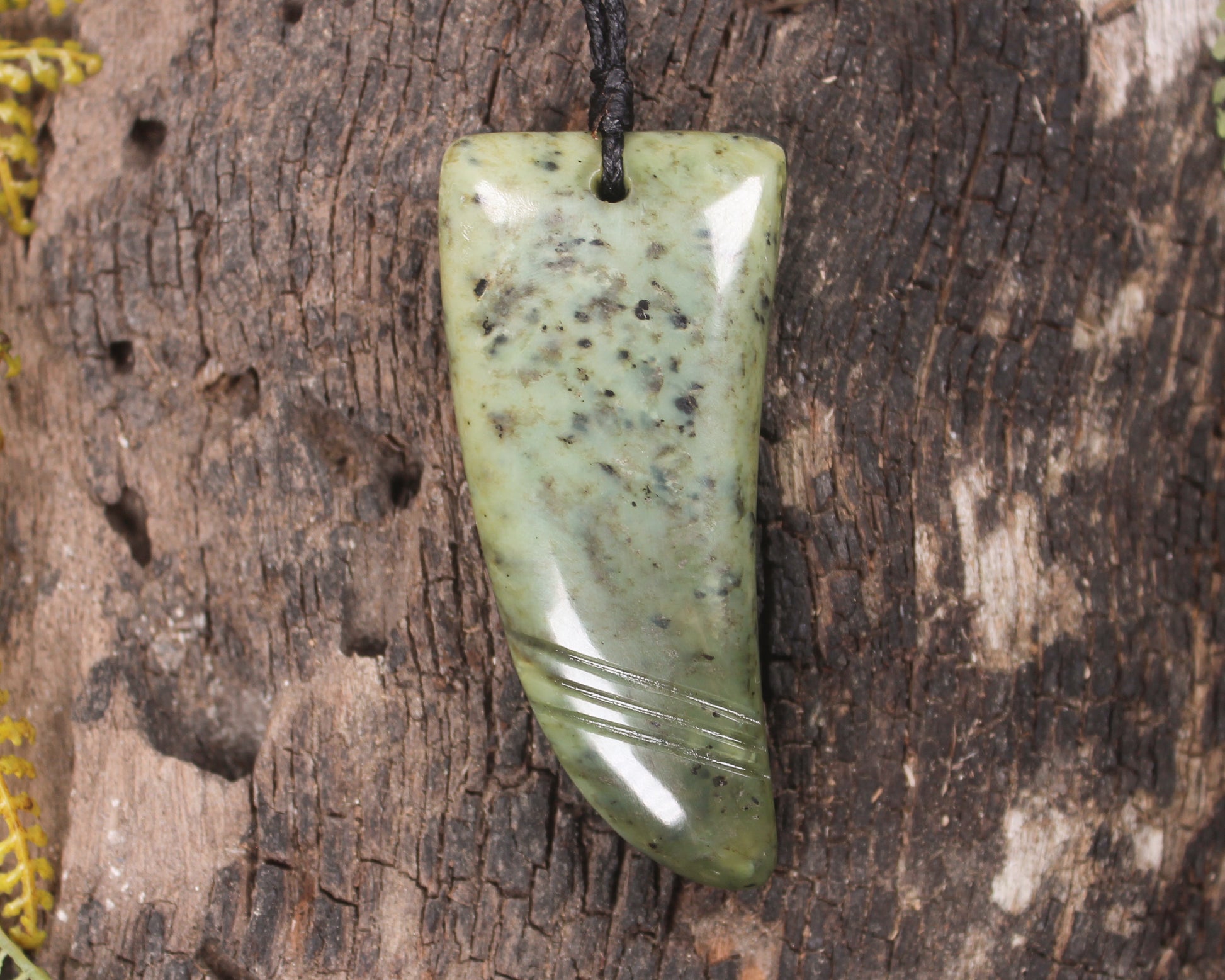Flower Jade Pounamu Tooth pendant - NZ Greenstone