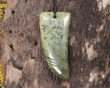 Flower Jade Pounamu Tooth pendant - NZ Greenstone