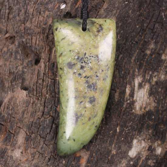 Flower Jade Pounamu Tooth pendant - NZ Greenstone