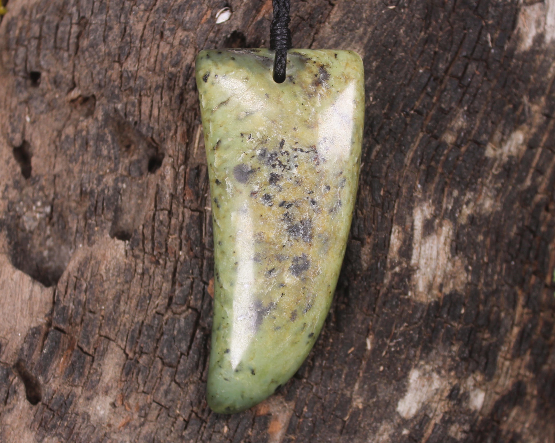 Flower Jade Pounamu Tooth pendant - NZ Greenstone
