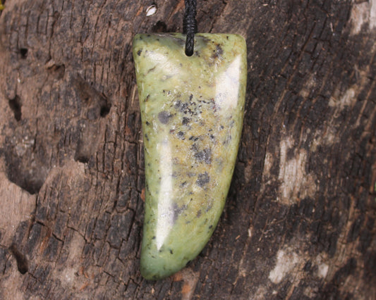 Flower Jade Pounamu Tooth pendant - NZ Greenstone