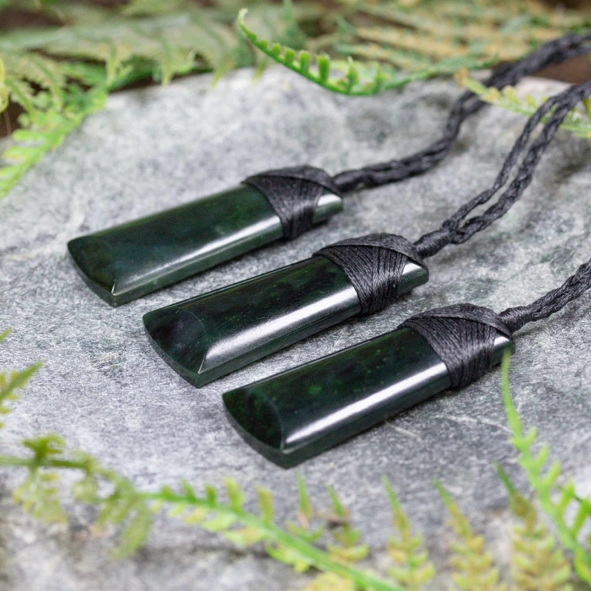 NZ Greenstone XSmall Toki Pendant Kawakawa Pounamu