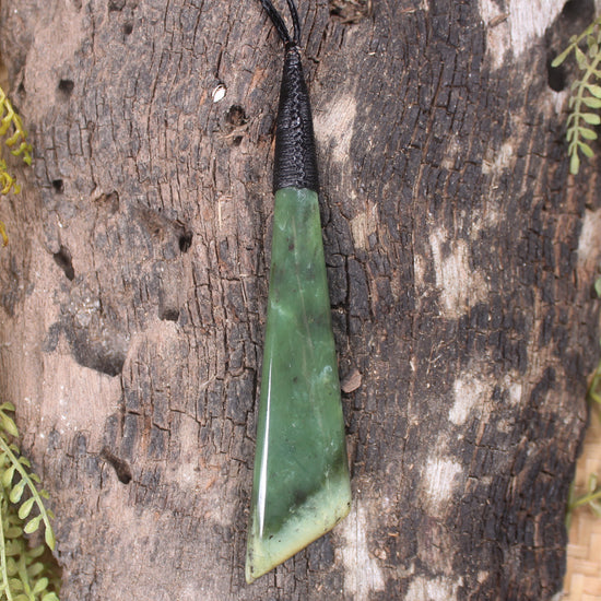 Hapopo Pounamu Toki - NZ Greenstone