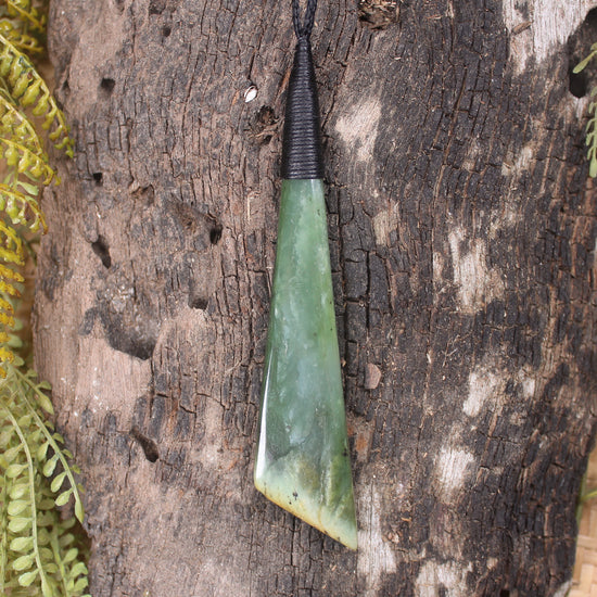 Hapopo Pounamu Toki - NZ Greenstone