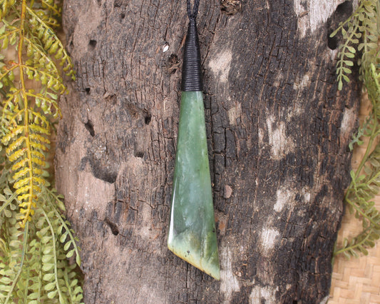 Hapopo Pounamu Toki - NZ Greenstone