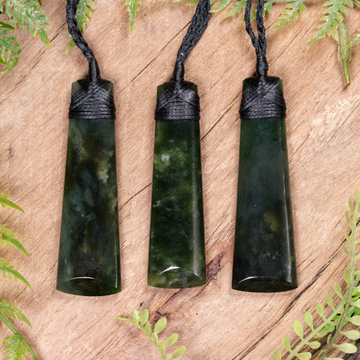 NZ Greenstone Small Toki Pendant Kawakawa Pounamu