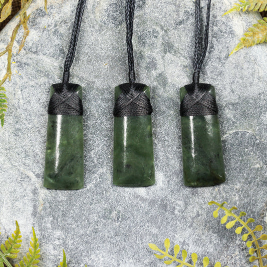 NZ Greenstone XSmall Toki Pendant (BW001) Kawakawa Pounamu