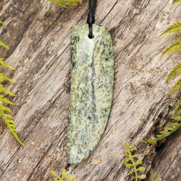 NZ Serpentine Large Freeform Niho Taniwha Tooth Pendant (BT605)