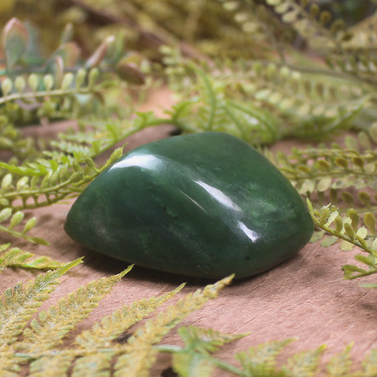 Freeform Touchstone sculpture Kawakawa pounamu - NZ Greenstone
