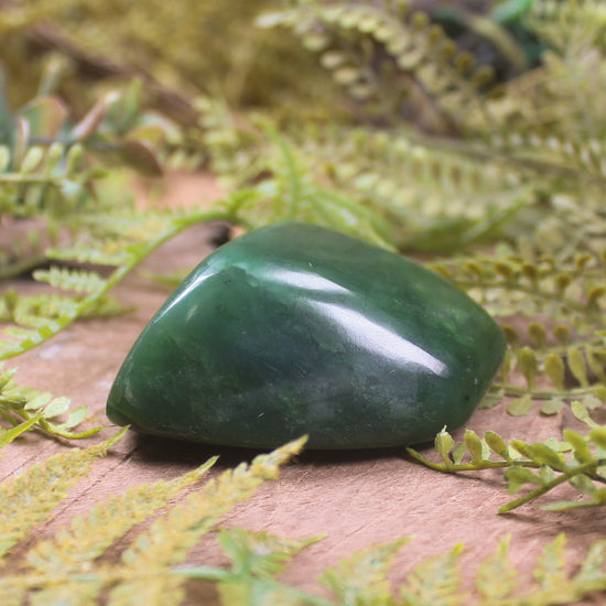 Freeform Touchstone sculpture Kawakawa pounamu - NZ Greenstone