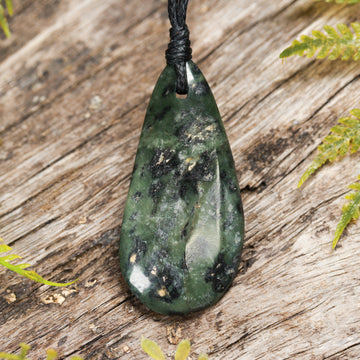 NZ Serpentine Small Freeform Roimata Pendant (BT412)