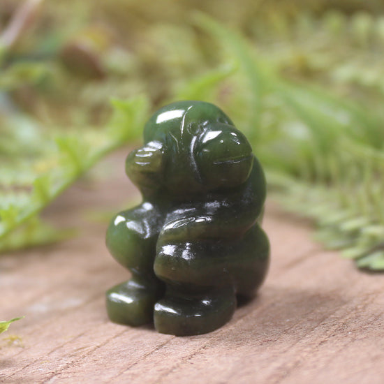 Kawakawa pounamu Monkey Sculpture
