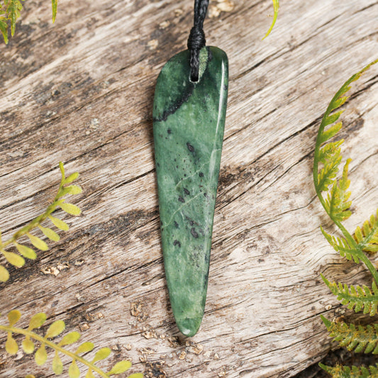 NZ Serpentine Medium Freeform Niho Taniwha Tooth Pendant (BT604)