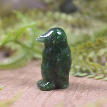 Kawakawa pounamu Penguin Sculpture