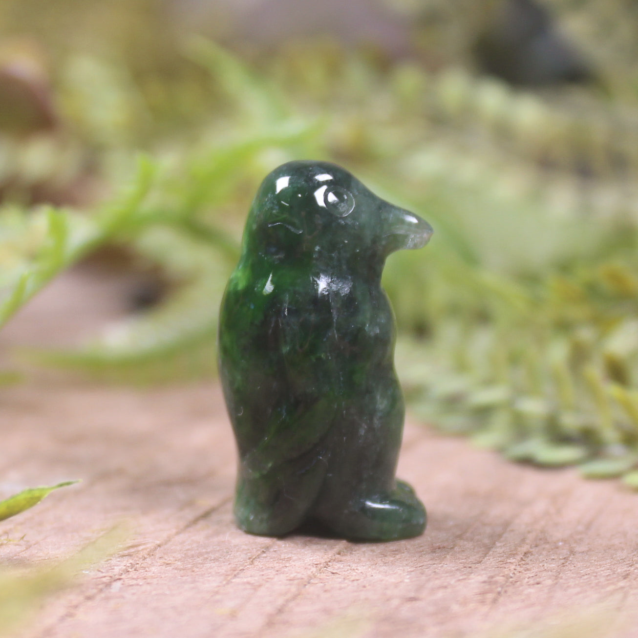 Kawakawa pounamu Penguin Sculpture