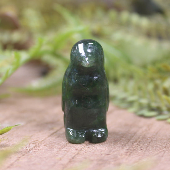 Kawakawa pounamu Penguin Sculpture