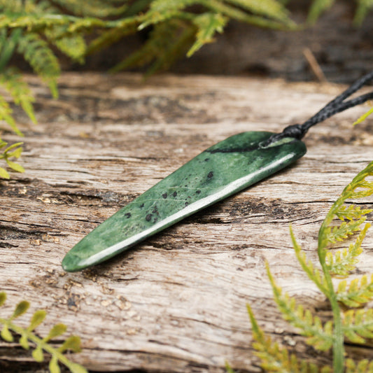 NZ Serpentine Medium Freeform Niho Taniwha Tooth Pendant (BT604)