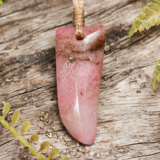 NZ Rhodonite XSmall Freeform Niho Taniwha Tooth Pendant (BT614)