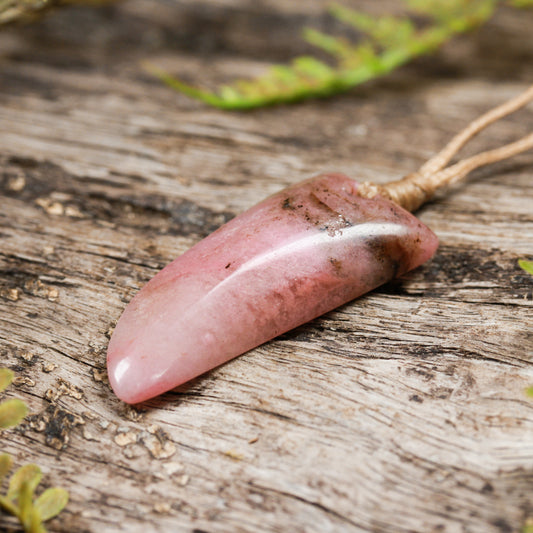NZ Rhodonite XSmall Freeform Niho Taniwha Tooth Pendant (BT614)