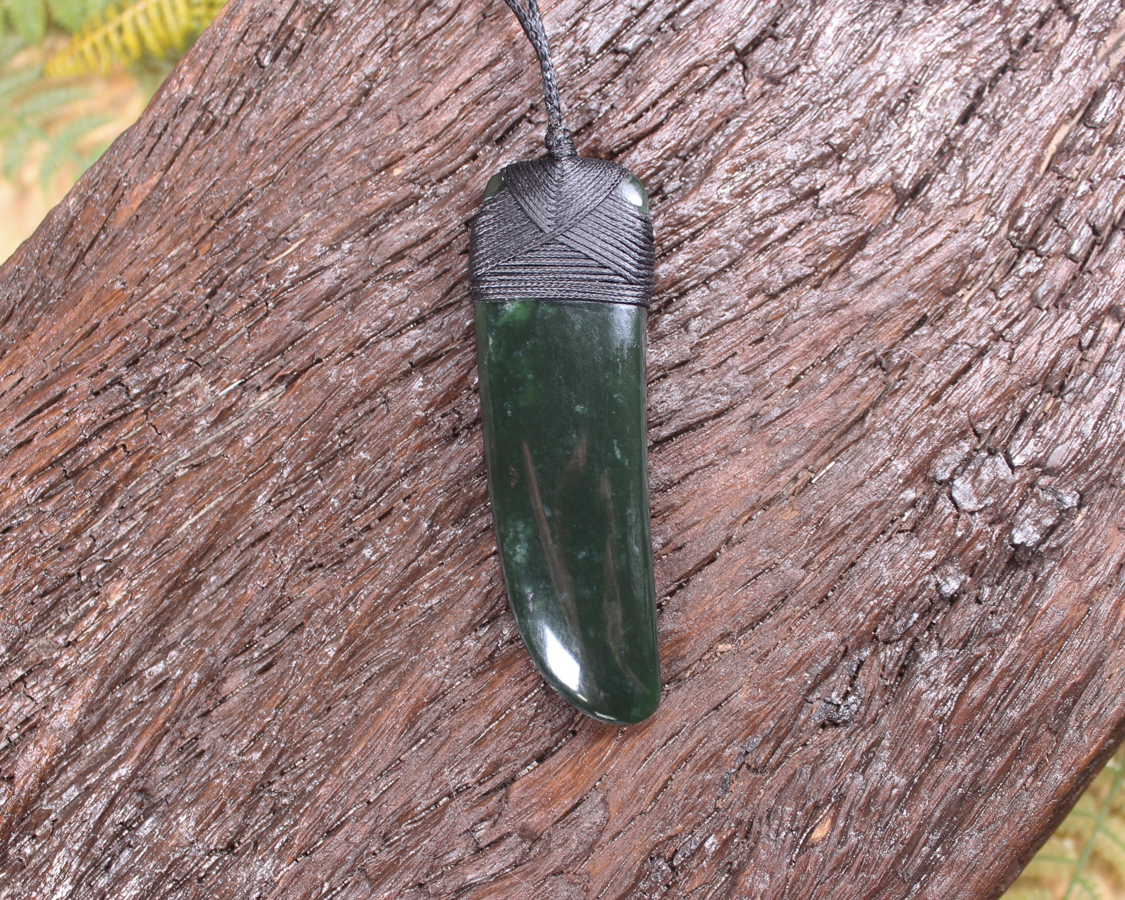 NZ Greenstone Large Niho Taniwha Tooth Pendant (AH368) Kawakawa