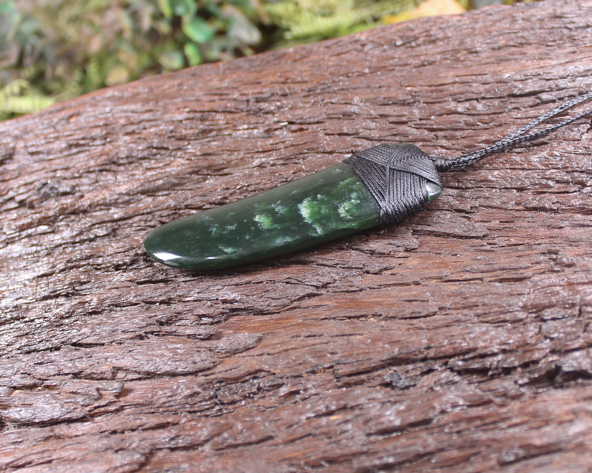 NZ Greenstone Large Niho Taniwha Tooth Pendant (AH368) Kawakawa