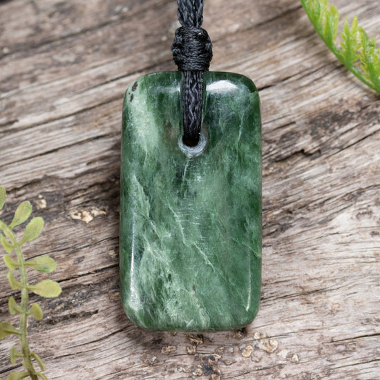 NZ Greenstone Small Freeform Toki Pendant Kawakawa Pounamu