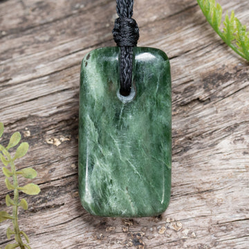 NZ Greenstone Small Freeform Toki Pendant Kawakawa Pounamu