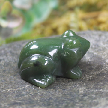 Kawakawa Pounamu Frog Sculpture