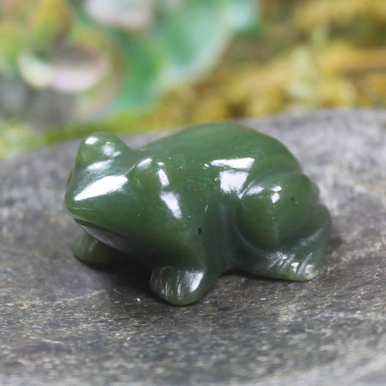 Kawakawa Pounamu Frog Sculpture