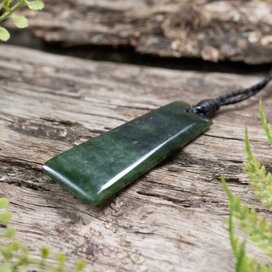 NZ Greenstone Small Freeform Toki Pendant Kawakawa Pounamu