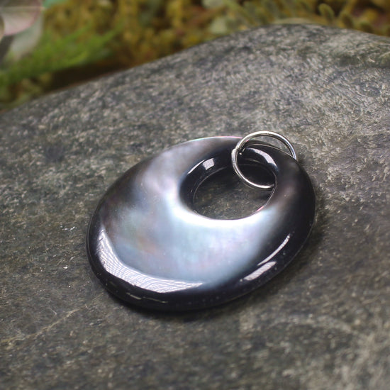 Mother of Pearl Porowhita Pendant