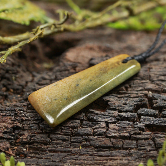 NZ Greenstone Small Freeform Toki Pendant (BT420) Flower Jade Pounamu